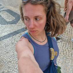 Eine verwirrte Meret in Lagos.