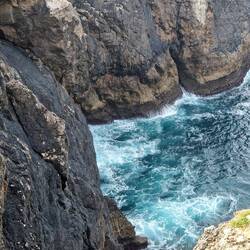 wilde Klippen unter dem Leuchtturm