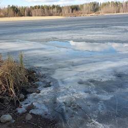 Der Schein trügt: Das Eis ist noch recht dick