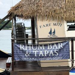 FLOATING RUM BAR! Why not?