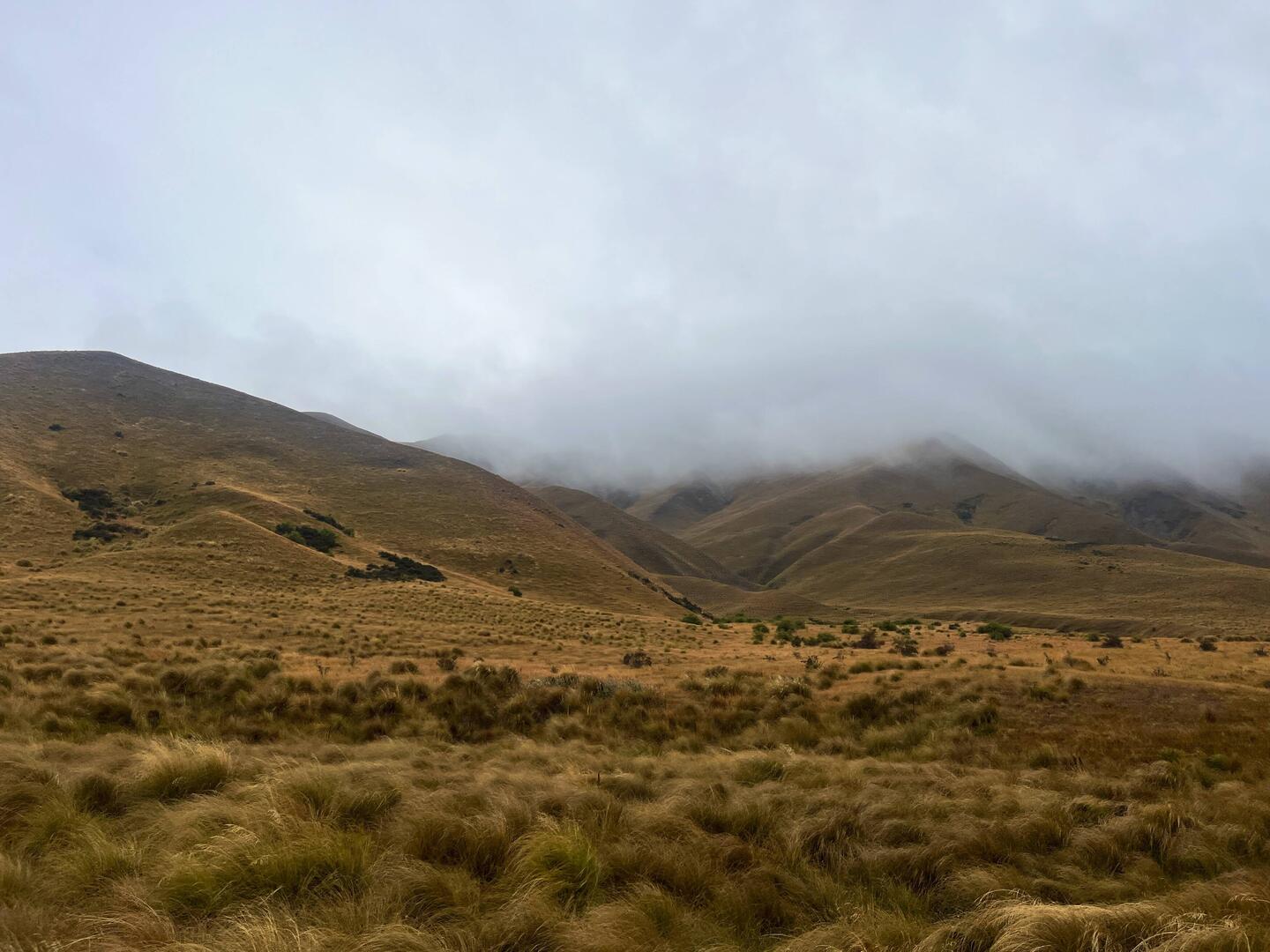 Fahrt durch tief hängende Wolken