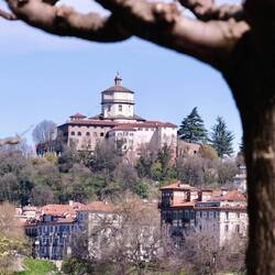 Wir unterbrechen die Tour für einen Spaziergang durch den Valtentinopark am Po.