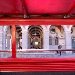 Unsere Hop on Hop off Tour führt größtenteils durch enge Straßen und fotografieren ist schwierig.