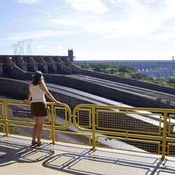 Wenn man davor steht, merkt man sofort: Diese Dimensionen kann man sich kaum vorstellen.
