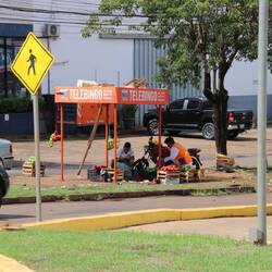 Wie gesagt: Hier bekommt man alles „überall“ – wir werden das Einkaufen an roten Ampeln vermissen. 😅