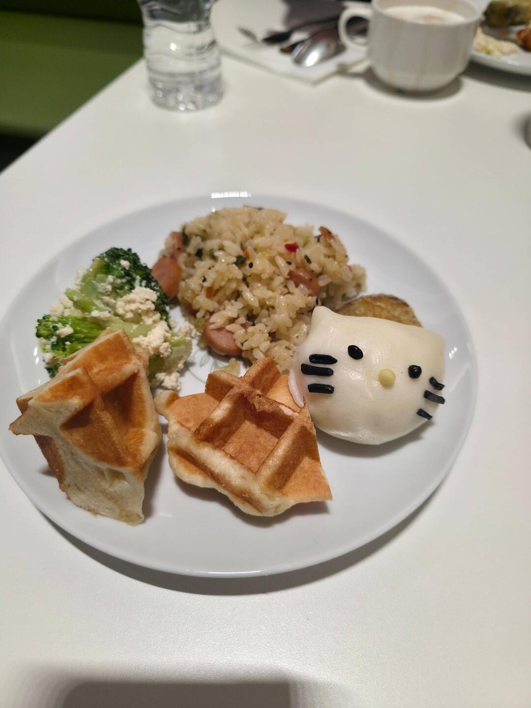 Essen in der Lounge am Flughafen Seoul