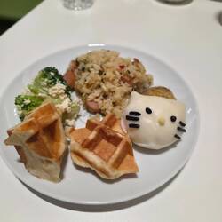 Essen in der Lounge am Flughafen Seoul
