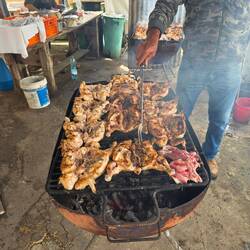 Mittagstisch irgendwo un der Pampa. Super lecker