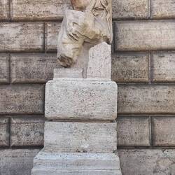 Pasquino è stato anche zittito, ormai