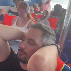 Speedboat ist einfach wunderbar 😄 Gefühlt nie schneller als eine Fähre, dafür 100mal wackeliger