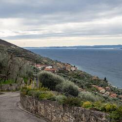 Über Serpentinen runter auf Seehöhe