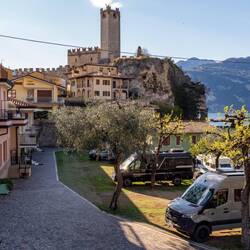 Etwas abschüssig, aber zentraler geht's nicht