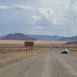 Mal mit anderen Verkehrsteilnehmern auf der Schotterpiste