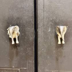 Die Elefanten als Griffe für die Türen zum Bad sind natürlich genau Lianes Ding