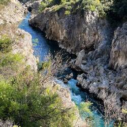 Die Schlucht auf Höhe der Grotte