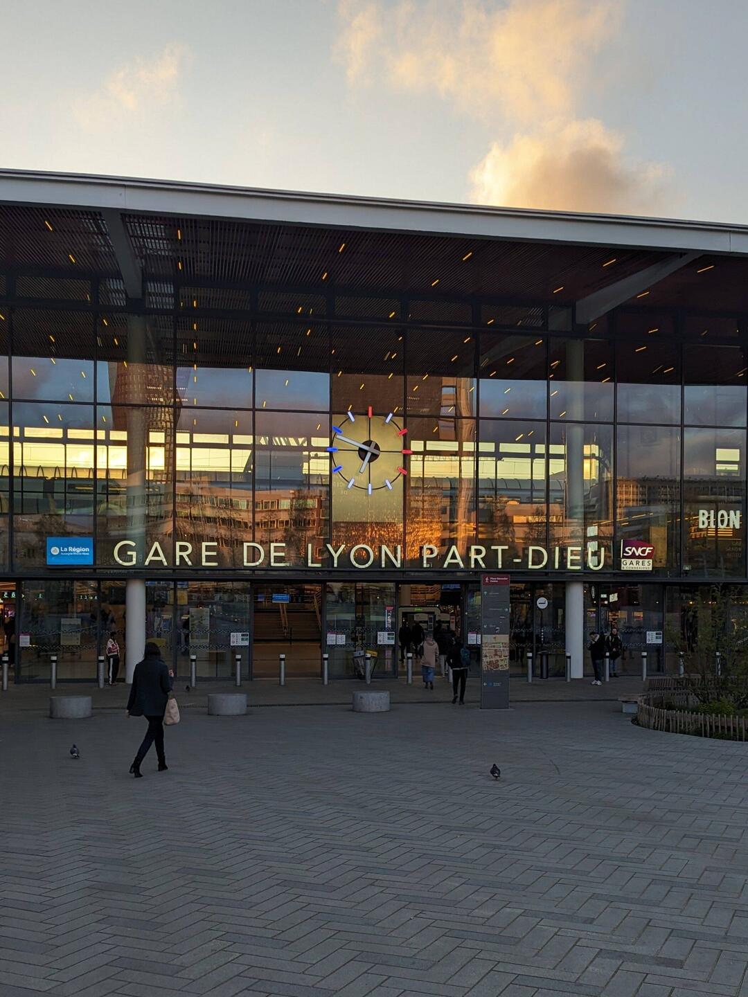 Abfahrt am Morgen in Lyon