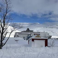 Bless Norröna ! Bless, ça veut dire au revoir, et Norröna c'est le petit nom de notre bateau 😉