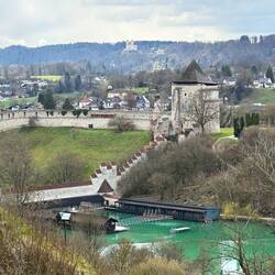 Ein Aussenturm ... verbunden mit der Burg