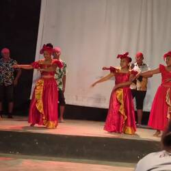 It was cute but also funny how little they studied the choreography XD