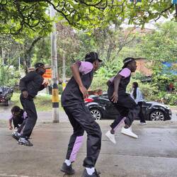 Wir bekommen eine Danceperformance zu sehen