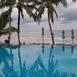 Morgenstimmung kurz nach sechs am Pool