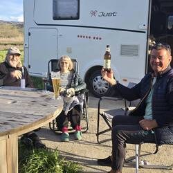 ... und danach ein gemütliches Zusammensitzen mit sehr netten polnischen Campern 🍷🍺🤗