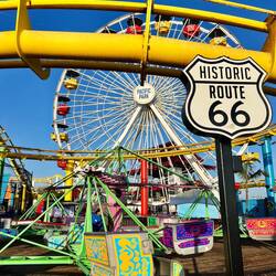 Am Santa Monica Pier endet die Route 66 auf der die Einwanderer von Chicago nach Westen gezogen sind