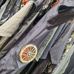 Eingebauter Lüfter in der Jacke