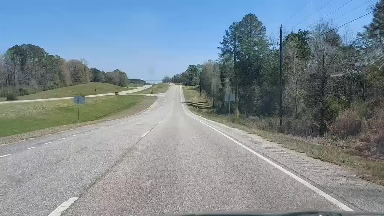 Wie ne Interstate, nur leerer, bessere Straße und mehr zu sehen.