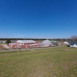 Das Gelände, Hangar Eins und Zwei.