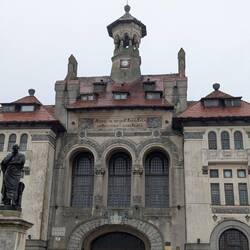 Ovid in front of museum, late 19th century.
