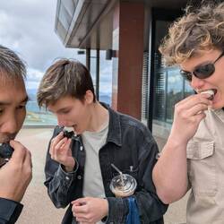 Die schwarzen Eier sind eine Spezialität in dieser Gegend