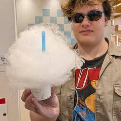 Frucht-Smoothie mit Zuckerwatte