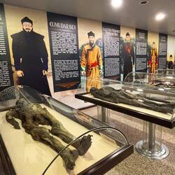 Sala delle mummie nel museo