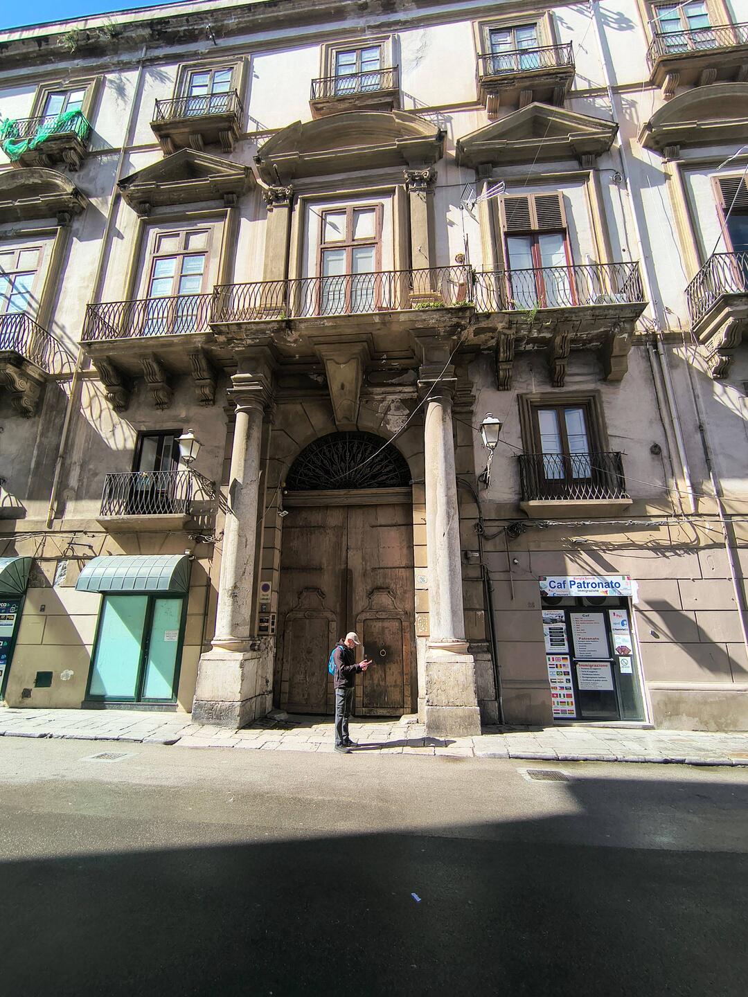 Palazzo von der Via Maqueda aus