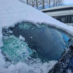 Ce matin, il n'a pas fallu enlever 2 cm de neige, mais de glace !