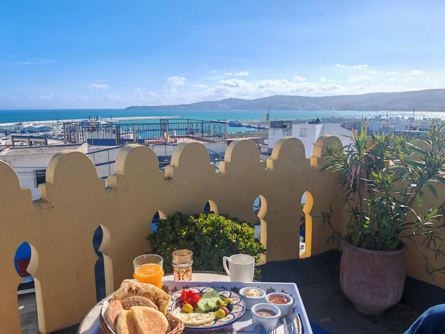 1. Marrokanisches Frühstück und das mit Meerblick☕🥰
