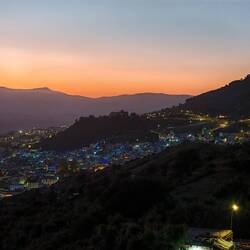 Blick auf Chefchouen nach Sonnenuntergang