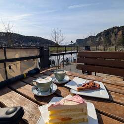 Kaffeepause bei strahlendem Sonnenschein