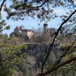 mit Blick zur Burg Hohenstein