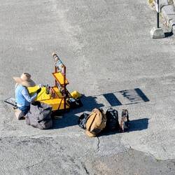 Verkaufsstandl werden aufgebaut,🌴