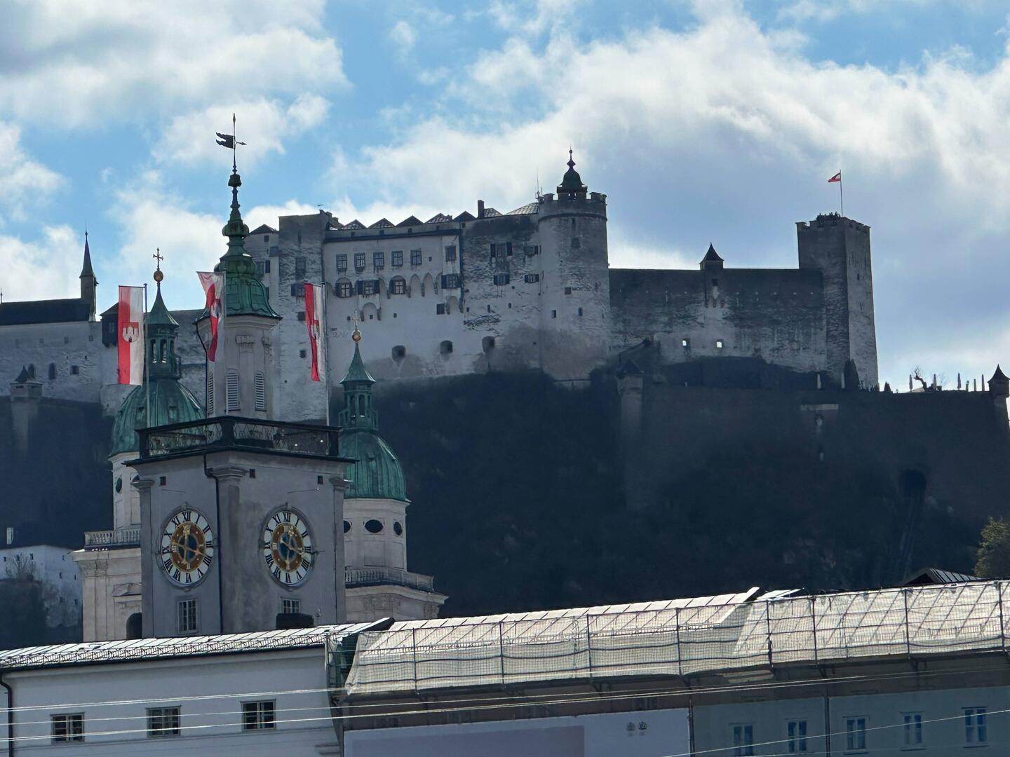 Blick auf die Burg - keine Sorge, da kommen noch mehr Blicke