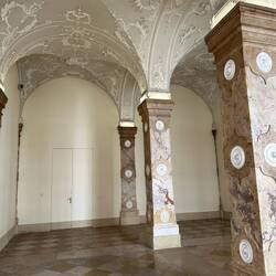 Vorraum zum Aufgang zum Marmorsaal