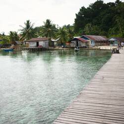 Dorf auf der Paradisvogelinsel