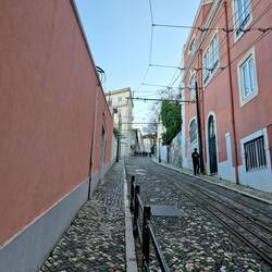 ha scho vergässe wie stotzig dass d Strosse vo Lisboa si