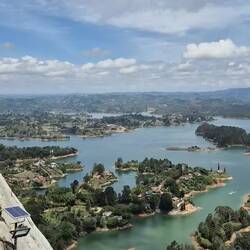 Der riesige Stausee Peñol - Guatapé