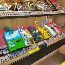 Bentos en forma de diferentes modeloa de tren