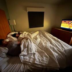 Das Zimmer der Jungs (zu ihrer Freude mit TV)