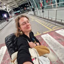 Jeeeii einigermasse wach am Flughafe aacho