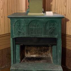 Dining room ... refractory stone and masonry stove with decorations in relief — Casa Carducci.